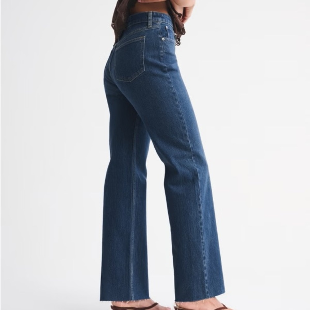 Abercrombie & Fitch Women's Curve Love High Rise 90s Relaxed Frayed Hem Jean - Picture 2 of 10
